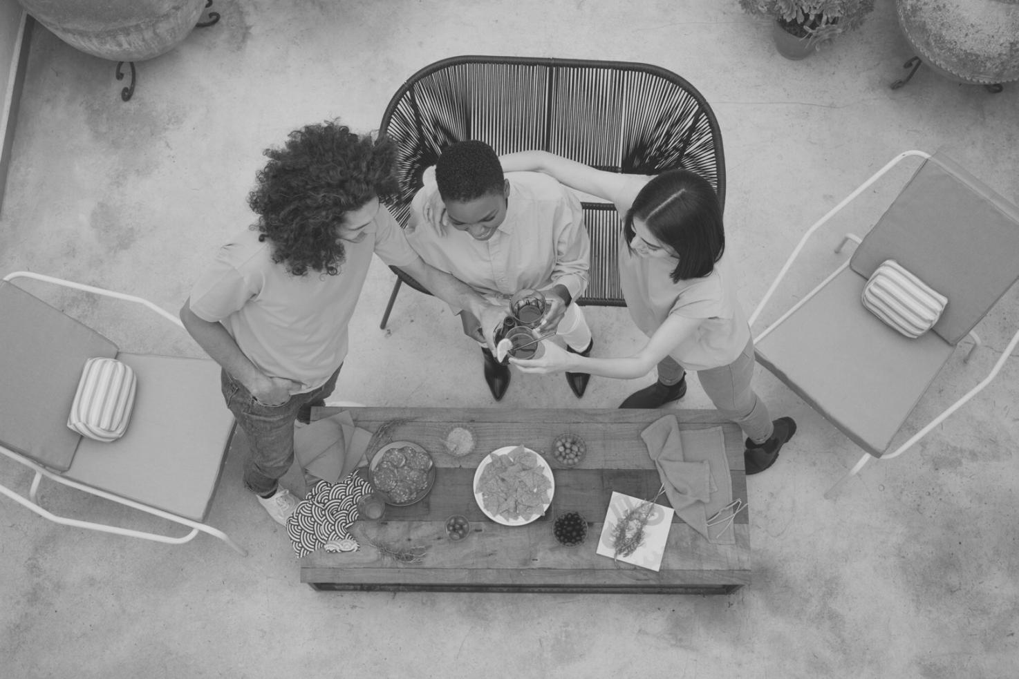 Finanzanalysten bei der Arbeit mit komplexen Modellen